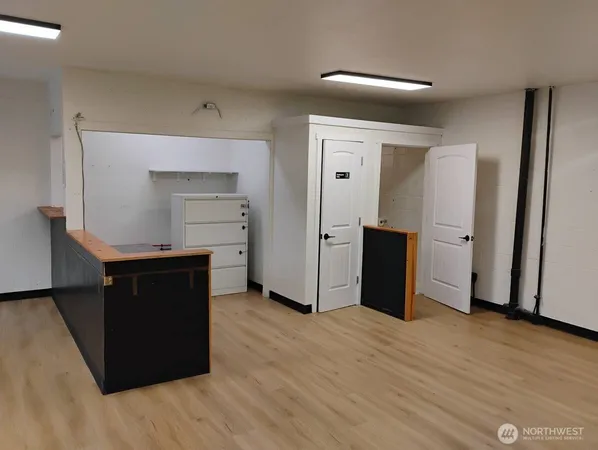 $1,275 | 209 East Gowe Street, Kent, WA 98032