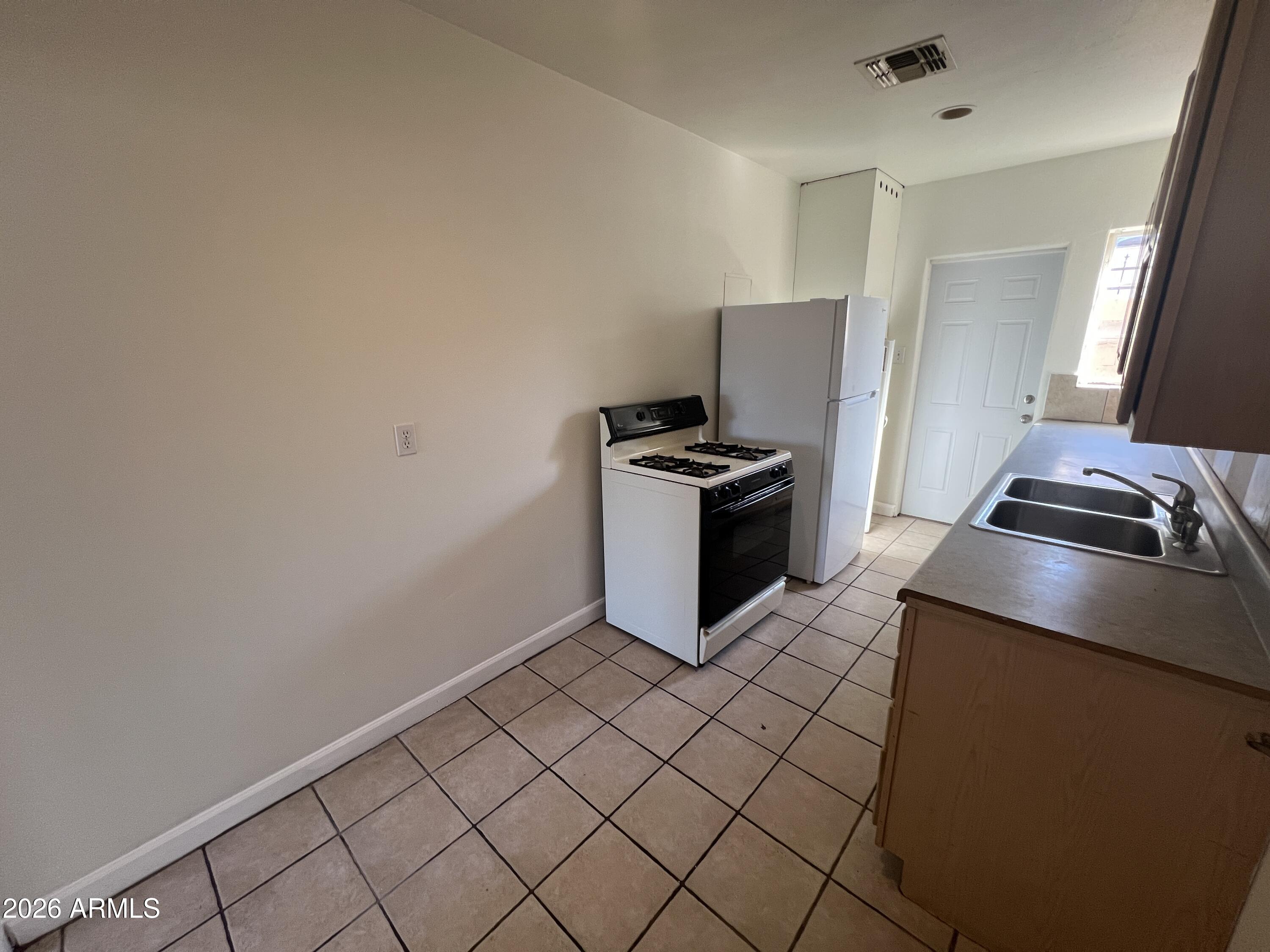 1626 West McDowell Road, Unit 1 Phoenix, AZ 85007 - Photo 8 of 13 IMG_1895