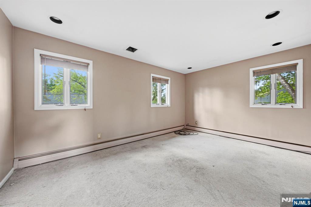 111 Deerfield Road Wayne, NJ 07470 - Photo 9 of 24