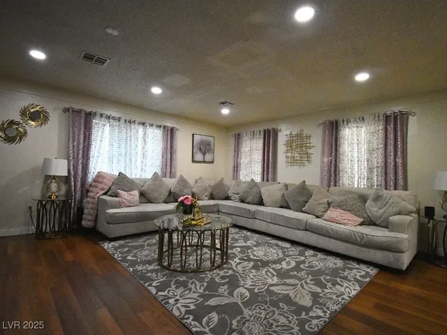 $319,999 | 4311 Faberge Avenue, Las Vegas, NV 89115