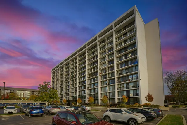 $254,000 | 2005 South Finley Road, Unit 1202, Lombard, IL 60148