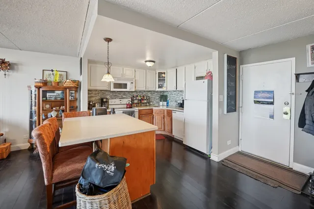 $254,000 | 2005 South Finley Road, Unit 1202, Lombard, IL 60148