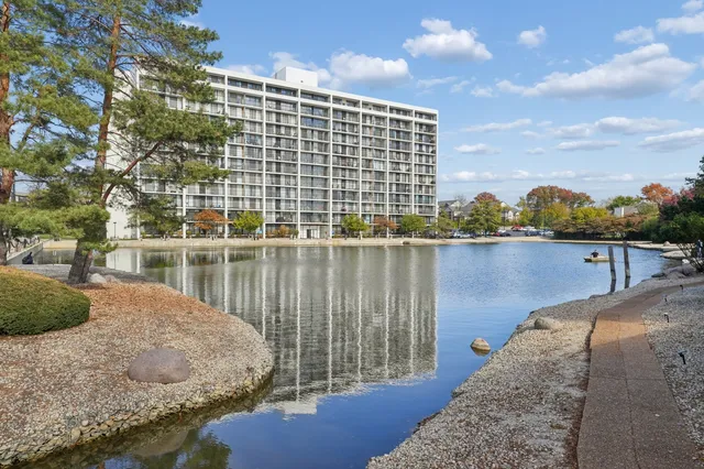 $254,000 | 2005 South Finley Road, Unit 1202, Lombard, IL 60148