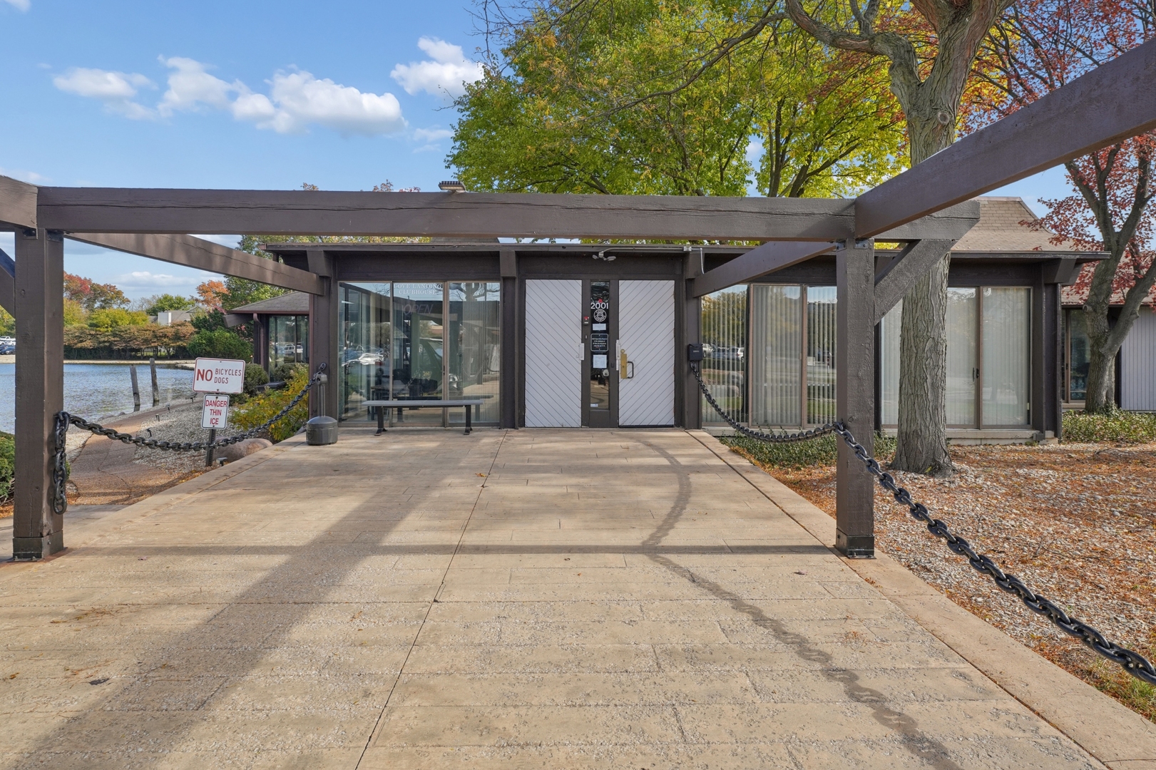 2005 South Finley Road, Unit 1202 Lombard, IL 60148 - Photo 21 of 29 a view of a building