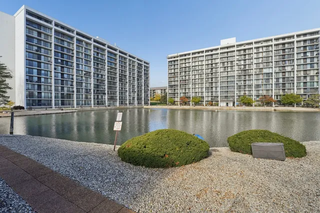 $254,000 | 2005 South Finley Road, Unit 1202, Lombard, IL 60148