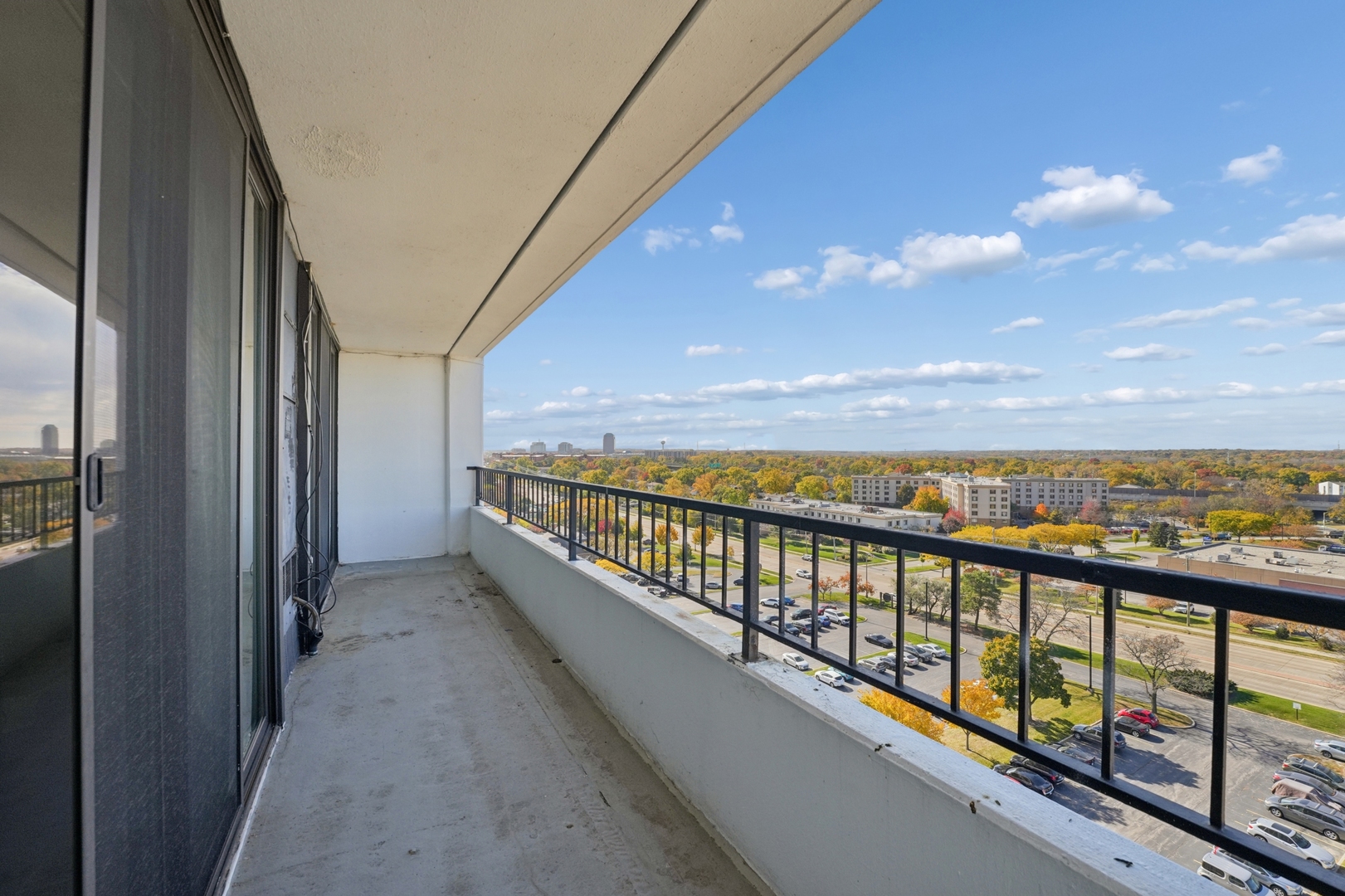 2005 South Finley Road, Unit 1202 Lombard, IL 60148 - Photo 7 of 29 a view of balcony with city view
