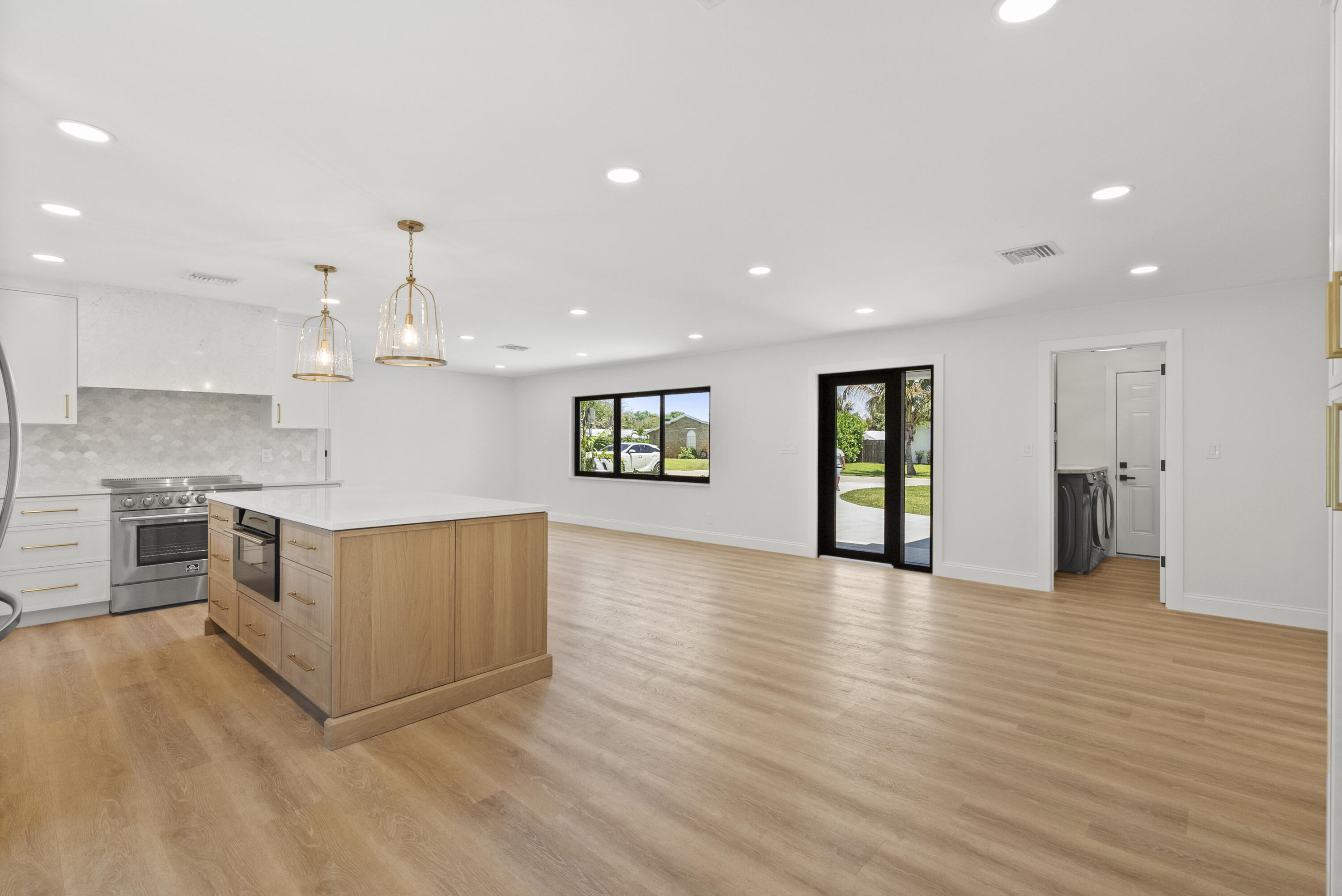 128 Norfolk Road Jupiter, FL 33469 - Photo 11 of 46 main