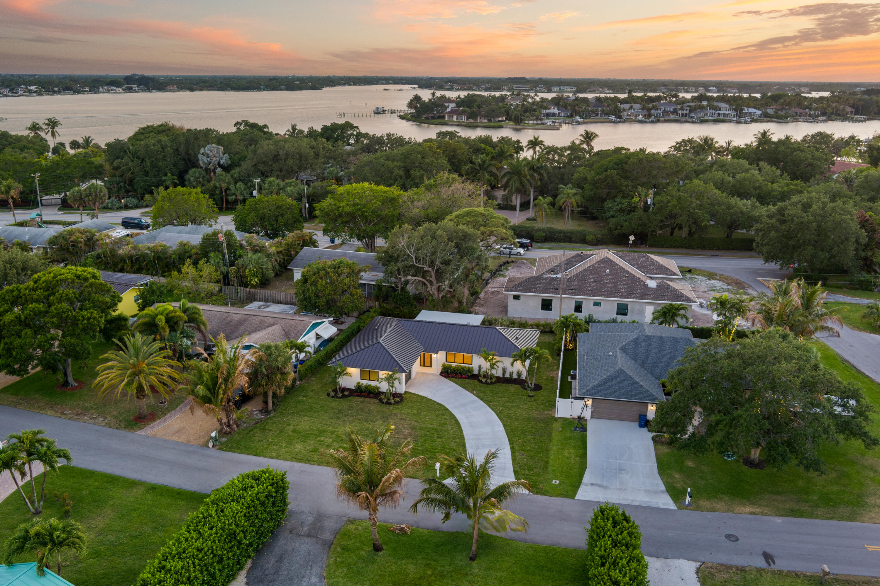 128 Norfolk Road Jupiter, FL 33469 - Photo 2 of 46 128 W Norfolk