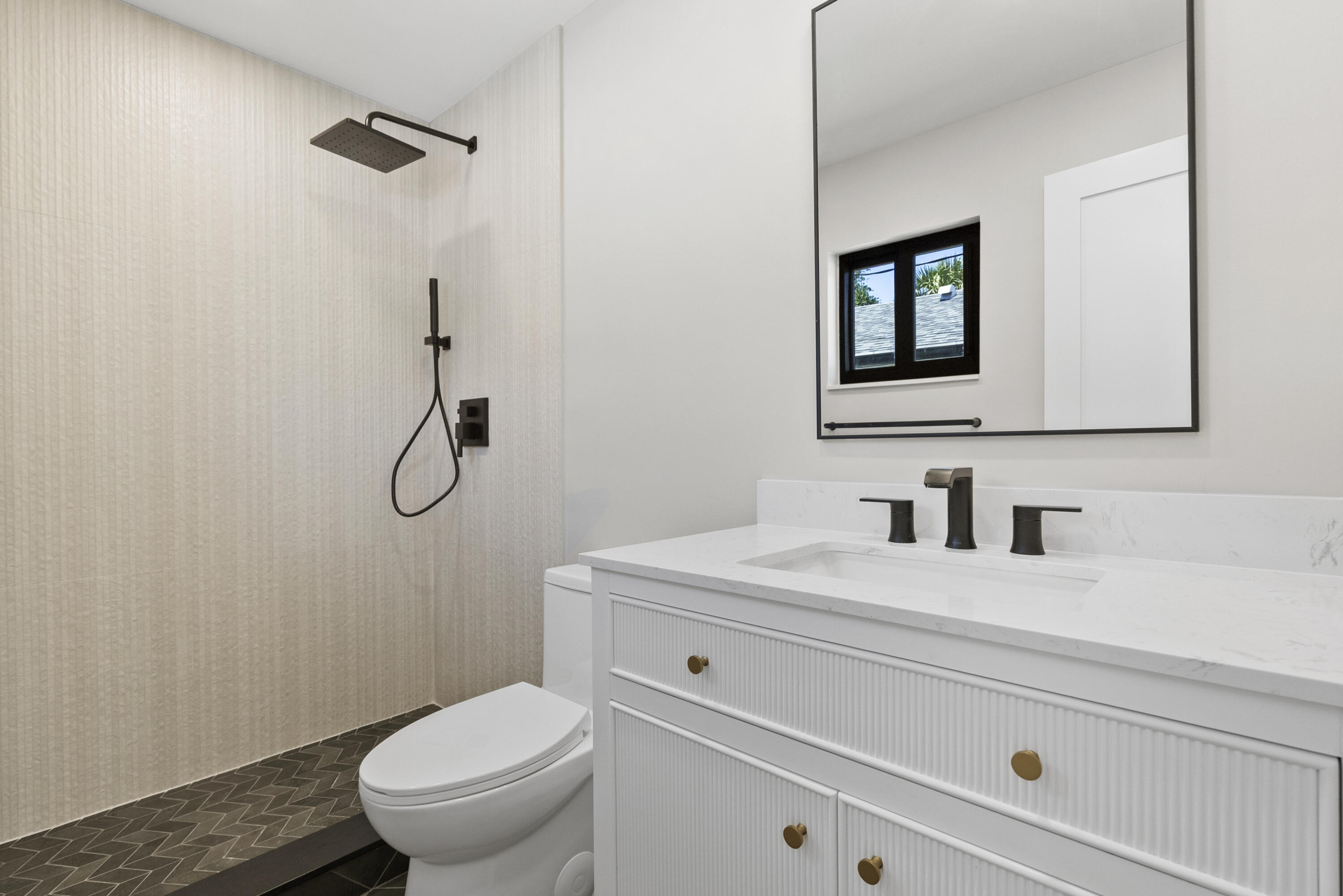 128 Norfolk Road Jupiter, FL 33469 - Photo 22 of 46 primary bath
