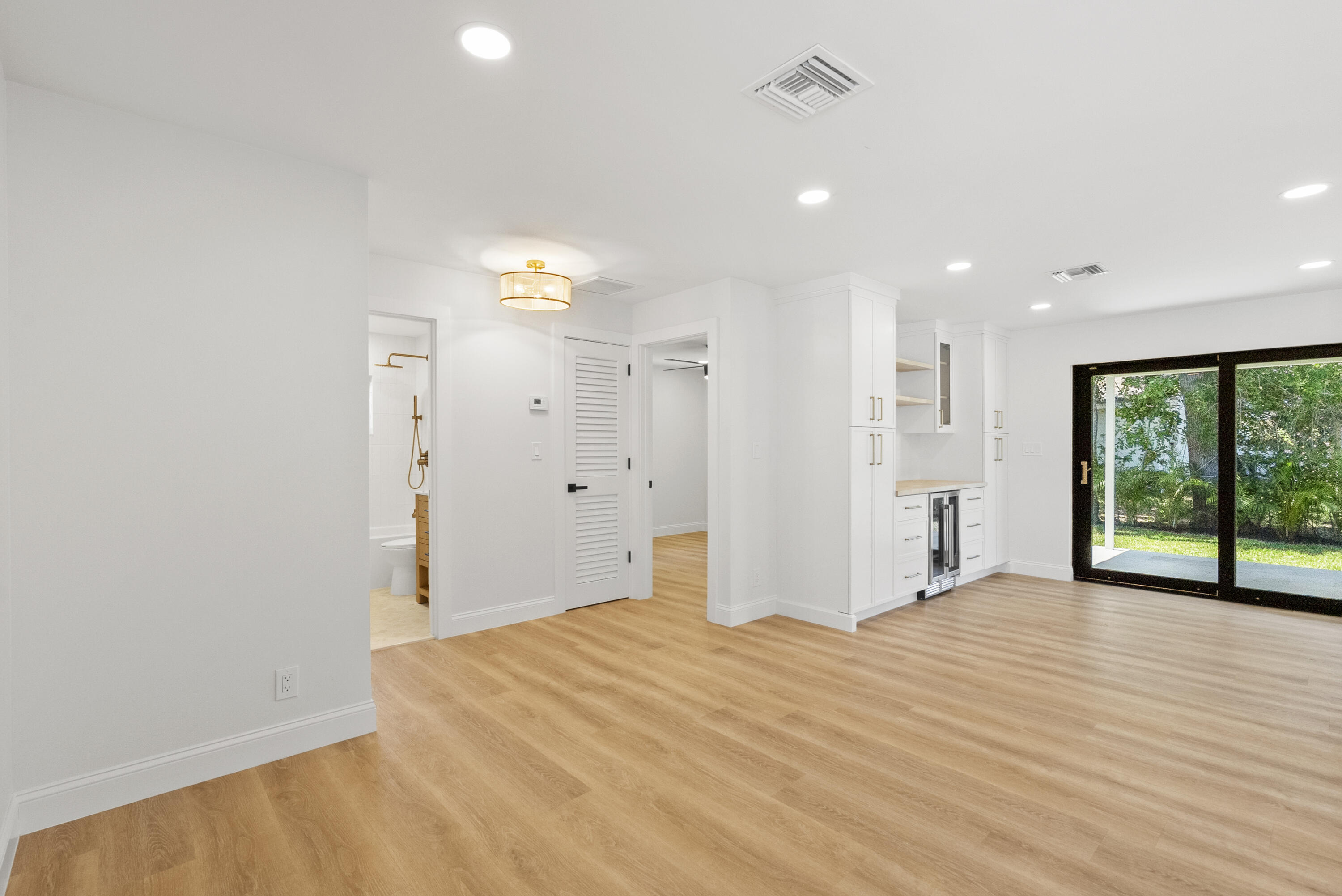 128 Norfolk Road Jupiter, FL 33469 - Photo 23 of 46 hall to secondary bedrooms