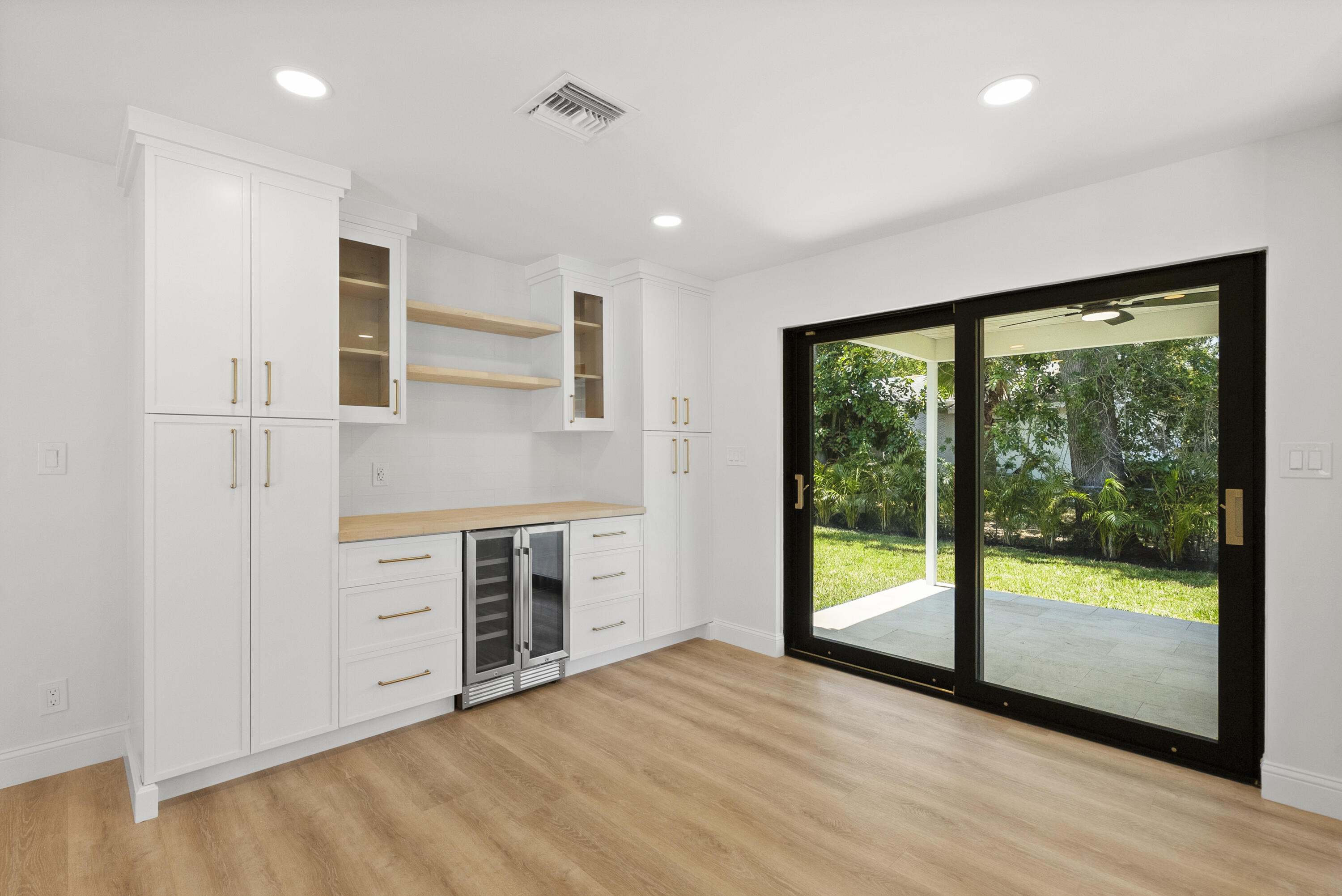 128 Norfolk Road Jupiter, FL 33469 - Photo 10 of 46 coffee wine bar
