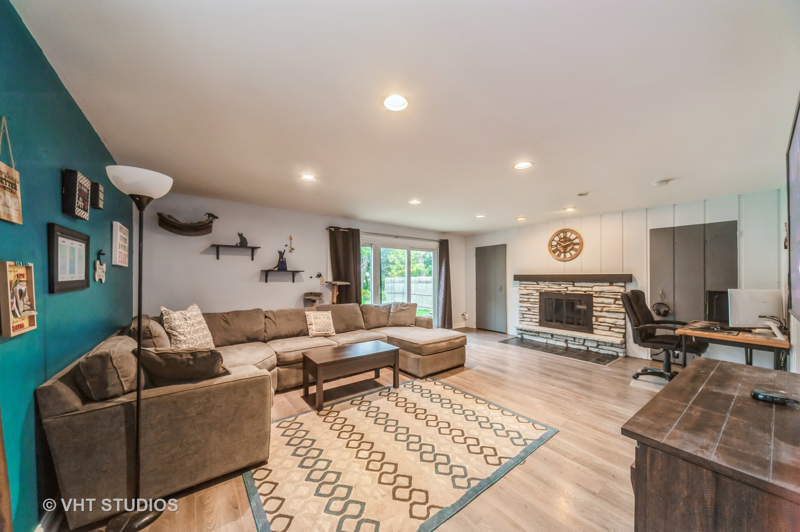 3700 Holly Lane Rolling Meadows, IL 60008 - Photo 6 of 13 a living room with furniture and a table