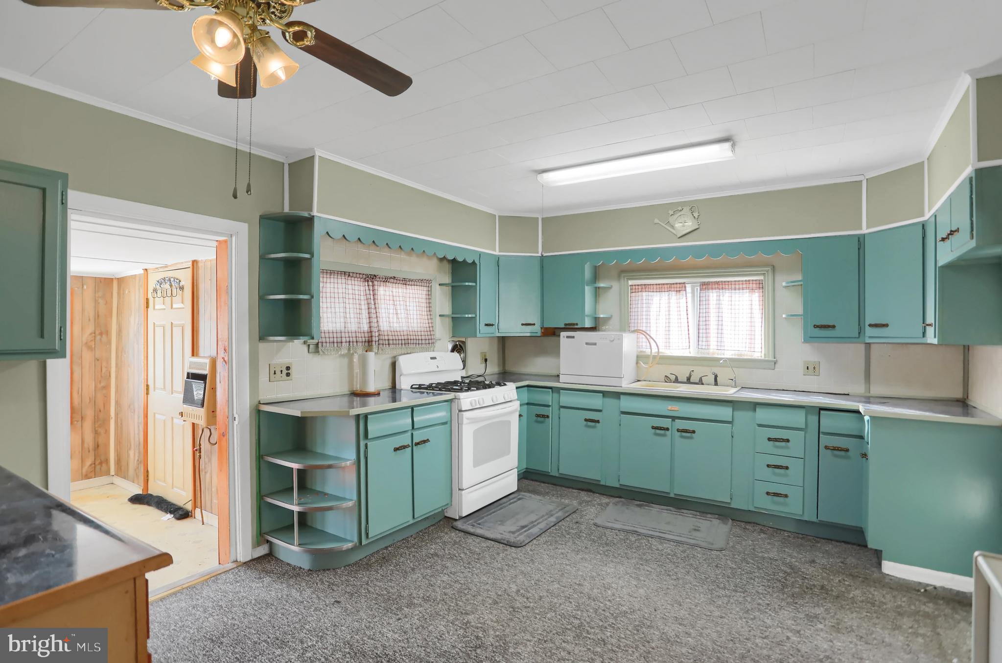 211 Oak Street Lykens, PA 17048 - Photo 11 of 50