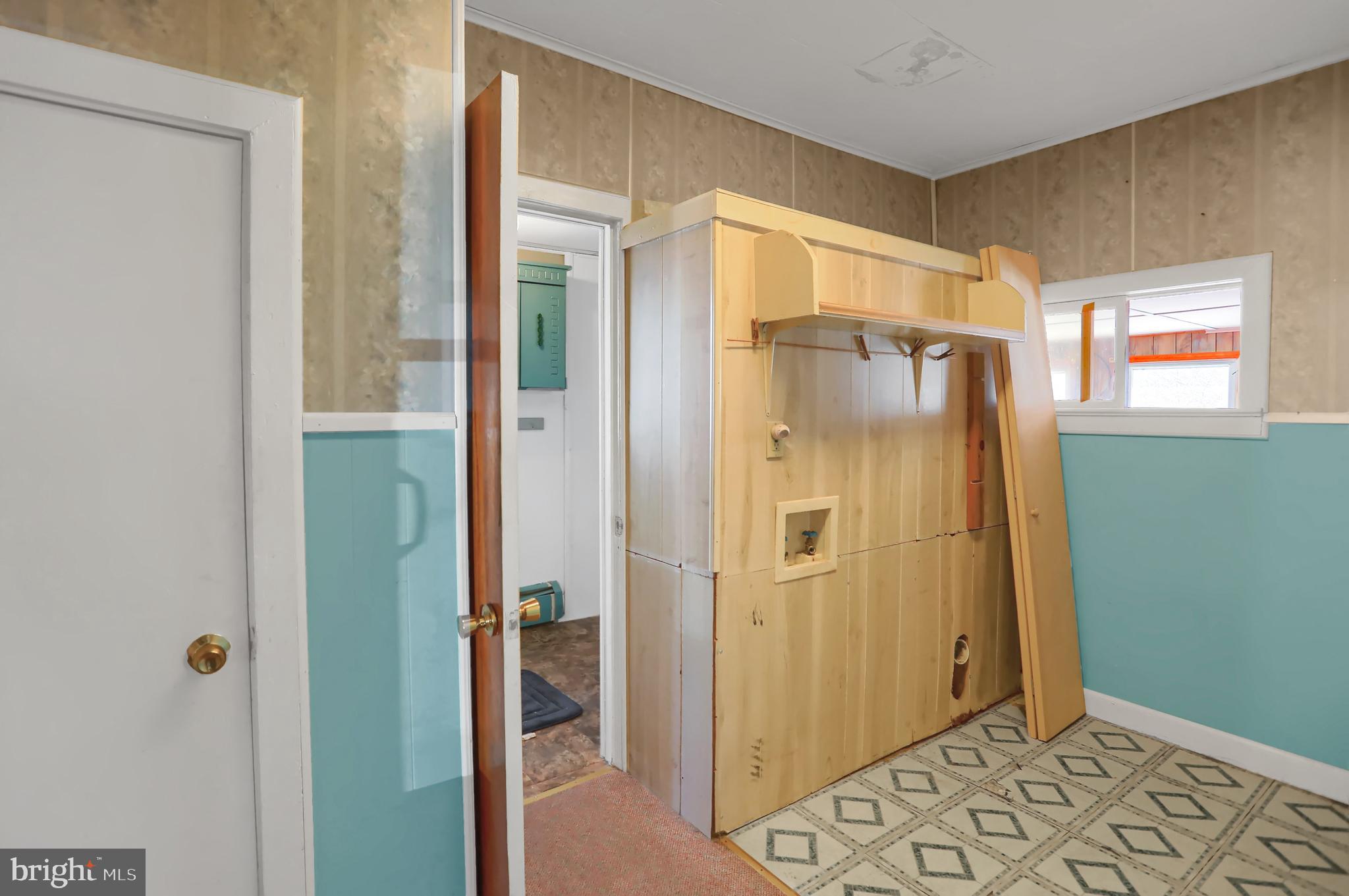 211 Oak Street Lykens, PA 17048 - Photo 20 of 50 Laundry area