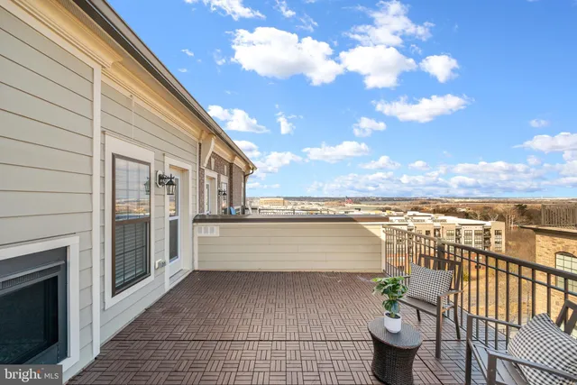 a view of a back yard of the house