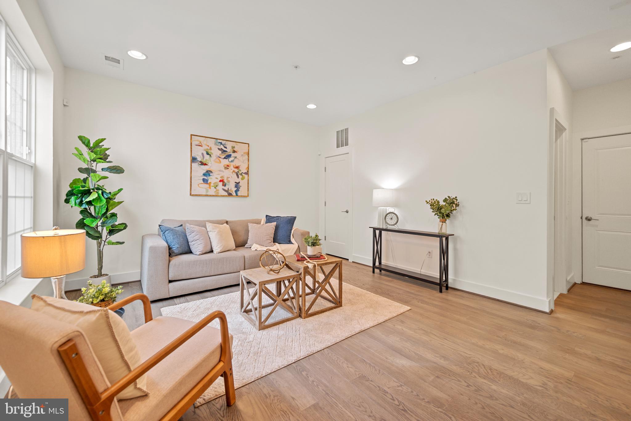 502 Windboard Way Oxon Hill, MD 20745 - Photo 42 of 54 a living room with furniture