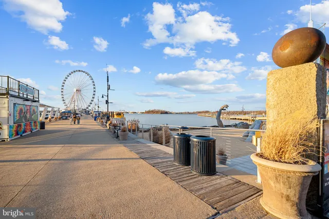 $899,900 | 502 Windboard Way, Oxon Hill, MD 20745