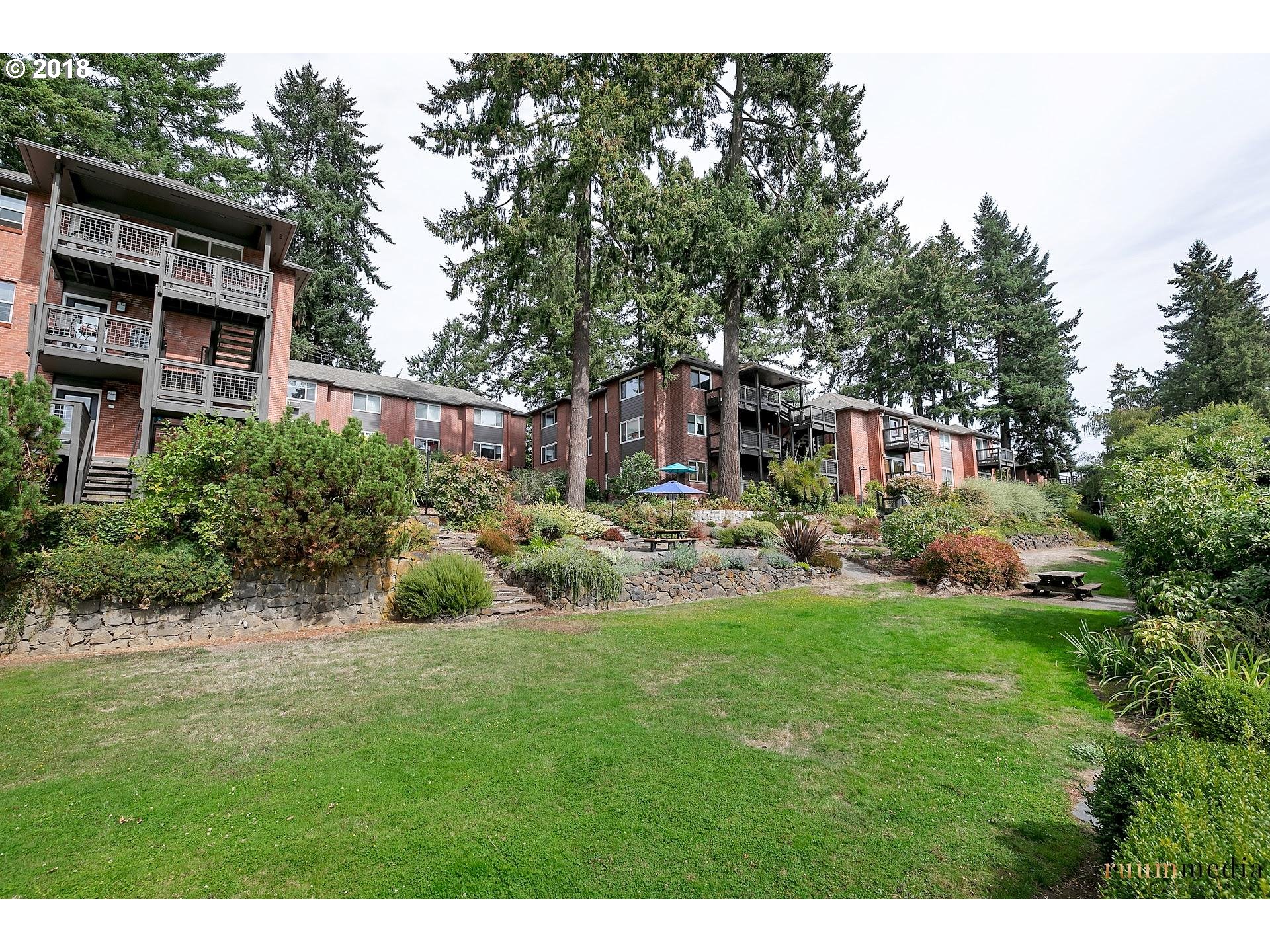 204 Ridgeway Road, Unit 204 Lake Oswego, OR 97034 - Photo 1 of 31 Gallery Image 1