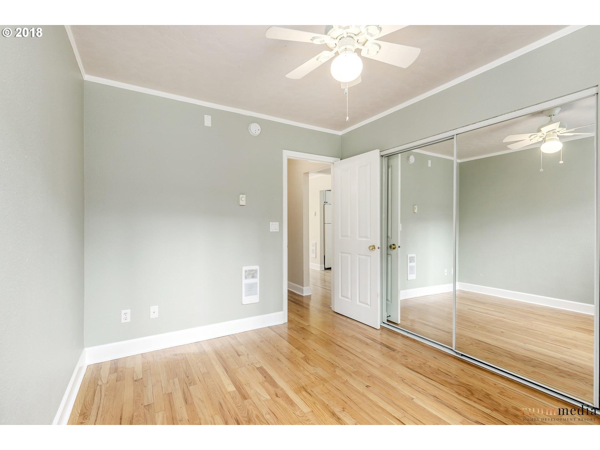 204 Ridgeway Road, Unit 204 Lake Oswego, OR 97034 - Photo 14 of 31 Bedroom