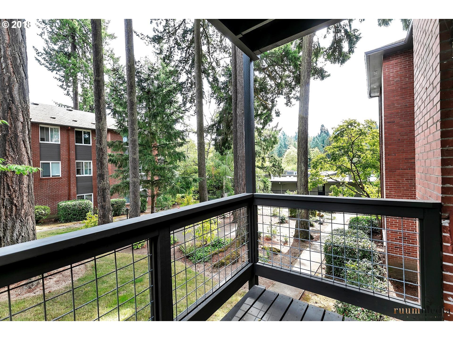 204 Ridgeway Road, Unit 204 Lake Oswego, OR 97034 - Photo 16 of 31 Deck