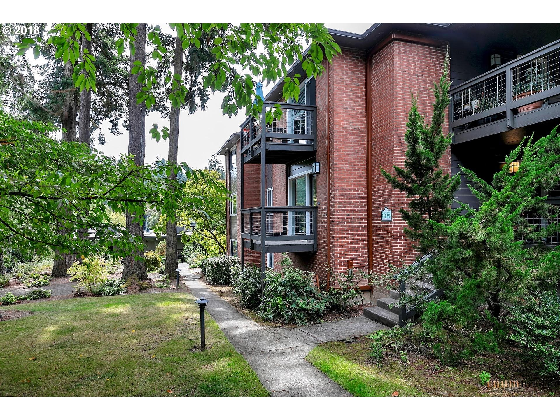 204 Ridgeway Road, Unit 204 Lake Oswego, OR 97034 - Photo 17 of 31 Gallery Image 17