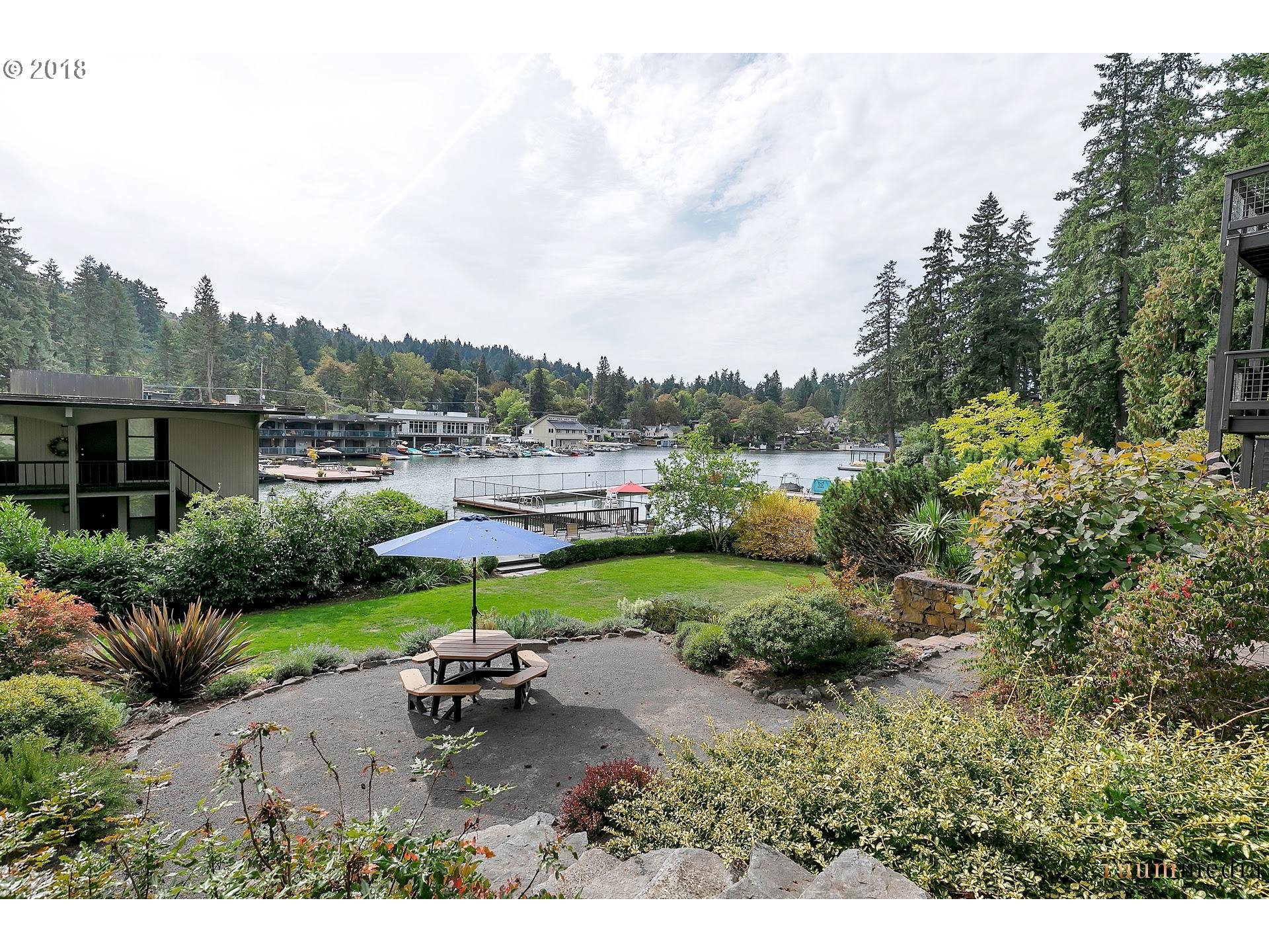 204 Ridgeway Road, Unit 204 Lake Oswego, OR 97034 - Photo 19 of 31 Gallery Image 19