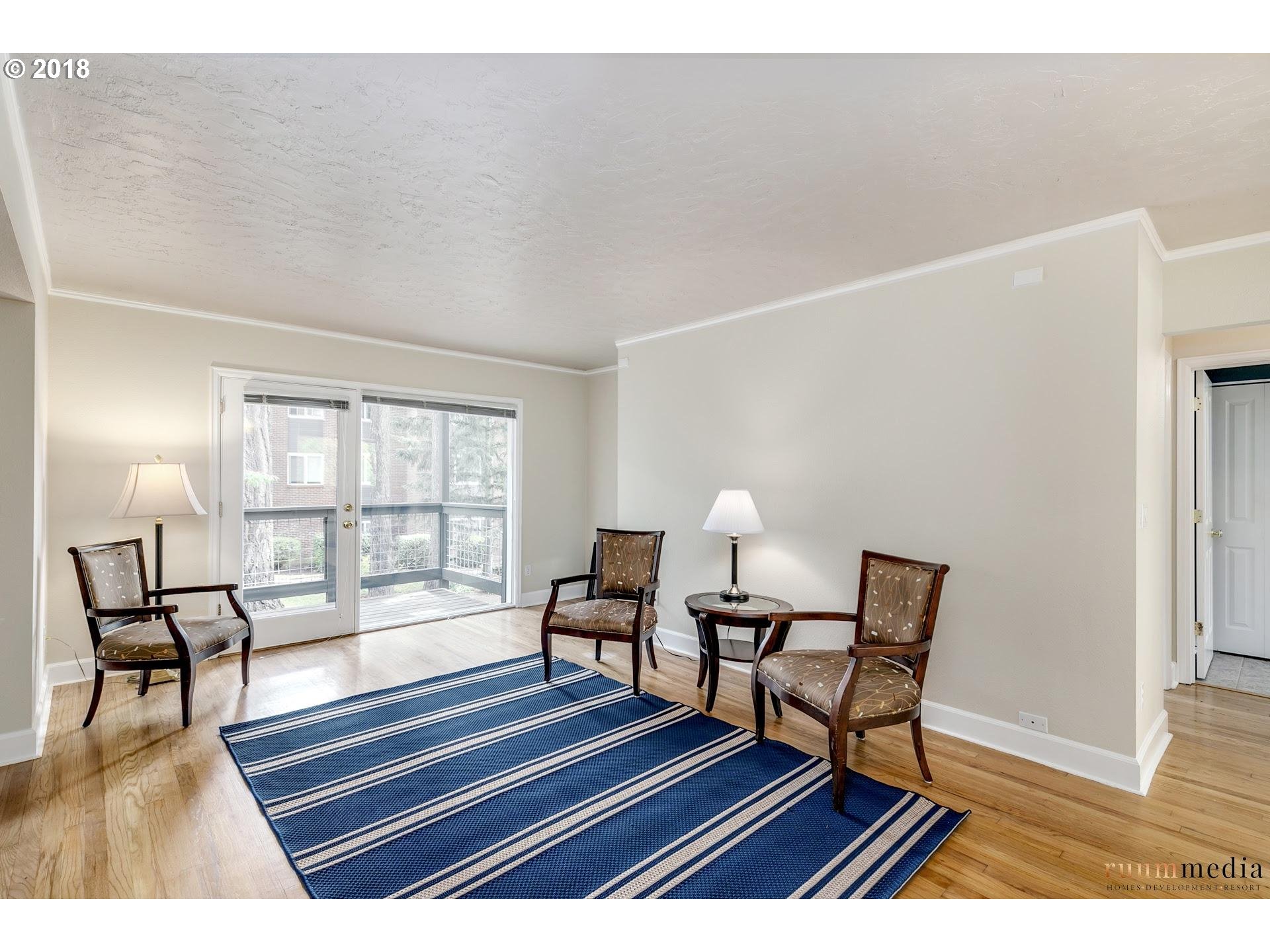 204 Ridgeway Road, Unit 204 Lake Oswego, OR 97034 - Photo 2 of 31 Gallery Image 2