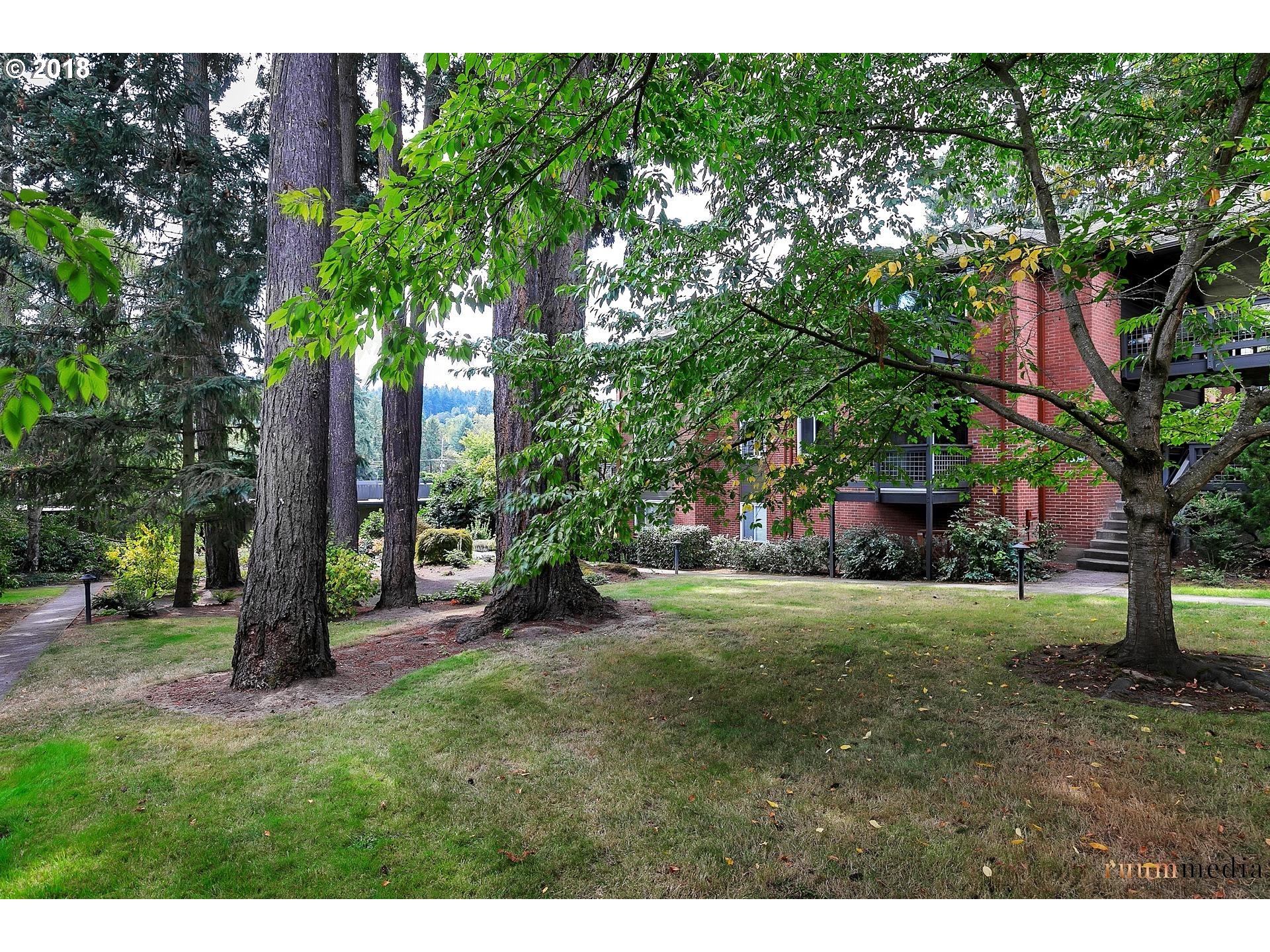 204 Ridgeway Road, Unit 204 Lake Oswego, OR 97034 - Photo 23 of 31 Gallery Image 23