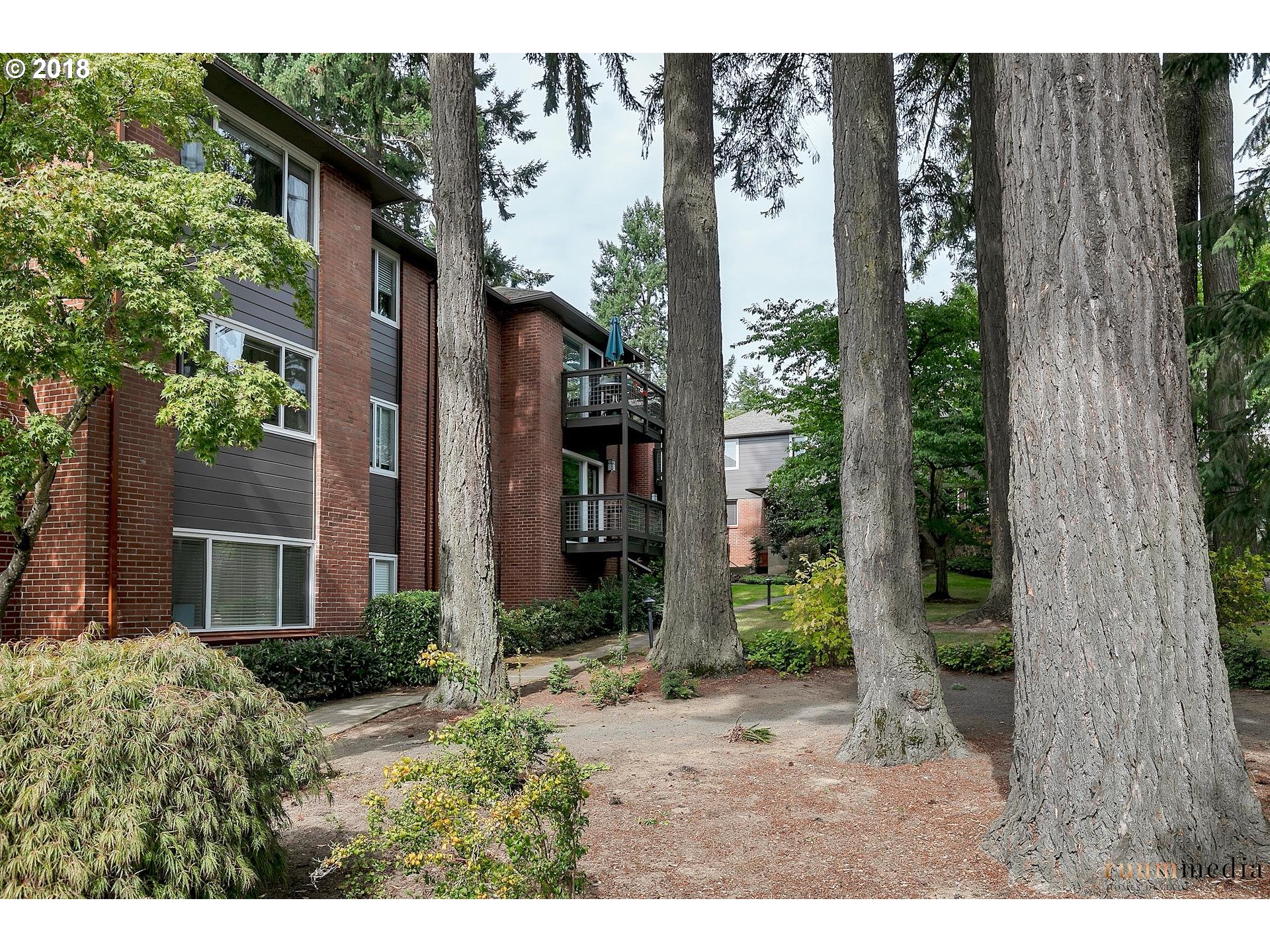 204 Ridgeway Road, Unit 204 Lake Oswego, OR 97034 - Photo 24 of 31 Gallery Image 24