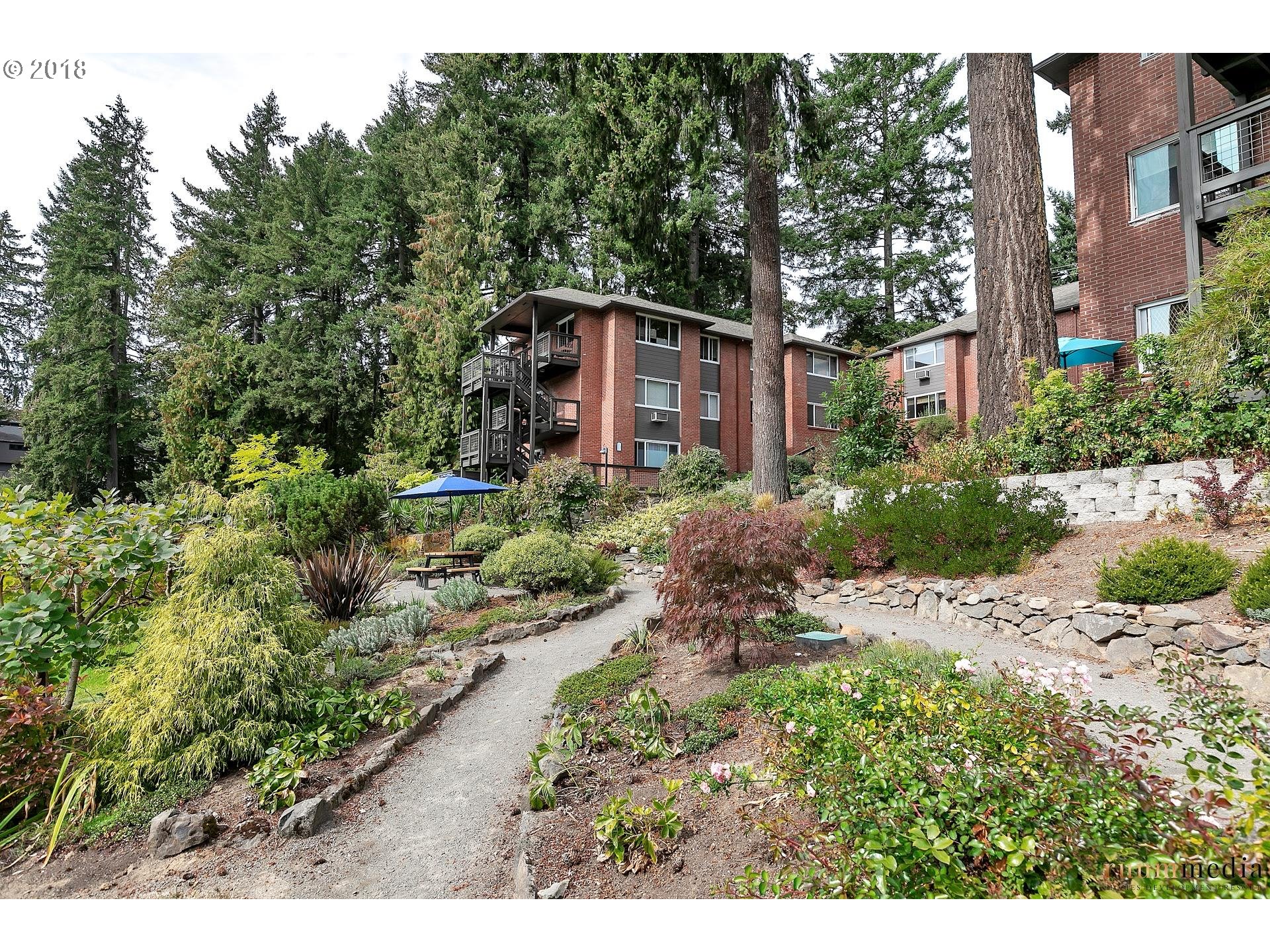 204 Ridgeway Road, Unit 204 Lake Oswego, OR 97034 - Photo 25 of 31 Gallery Image 25