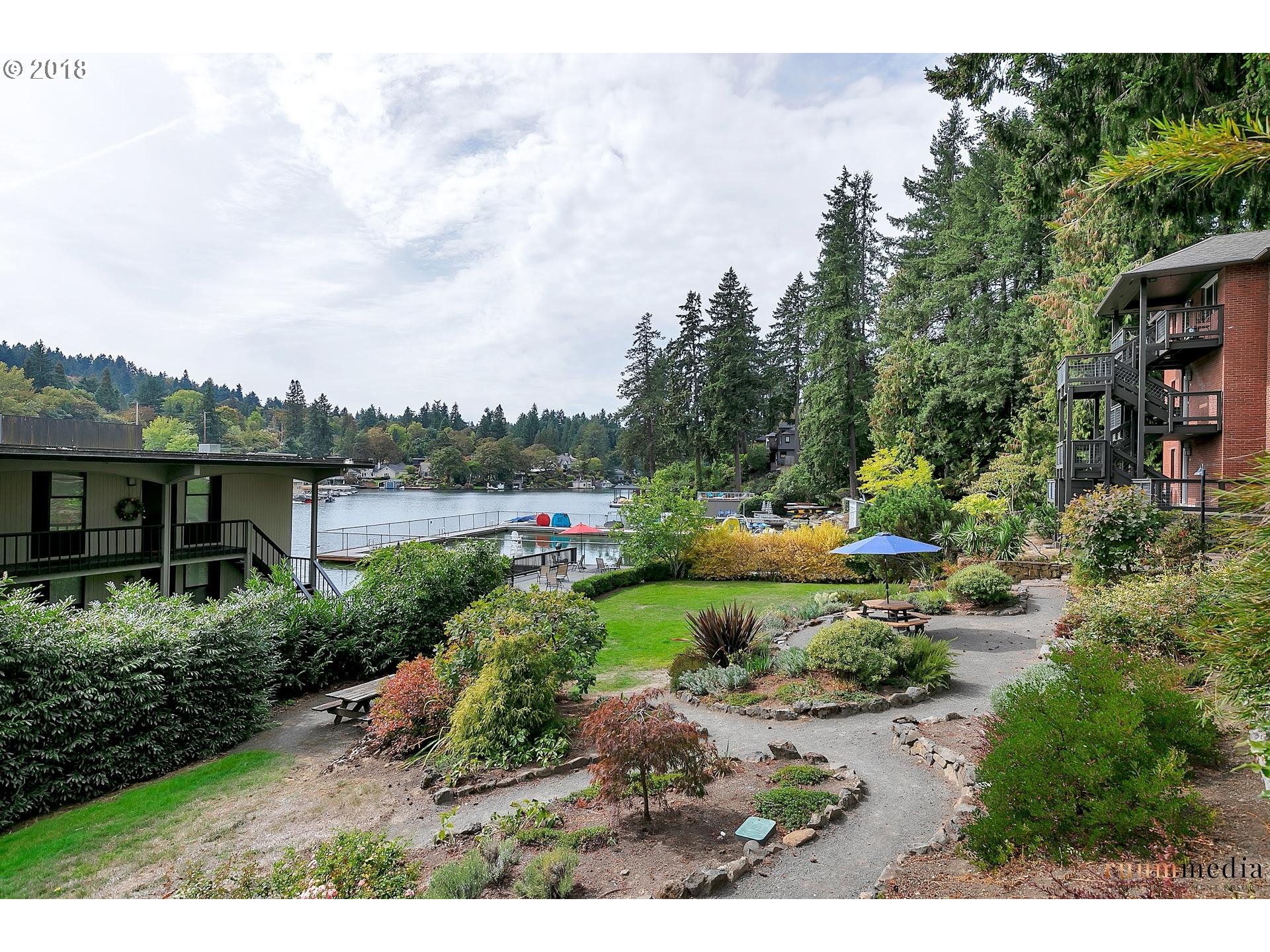 204 Ridgeway Road, Unit 204 Lake Oswego, OR 97034 - Photo 26 of 31 Gallery Image 26