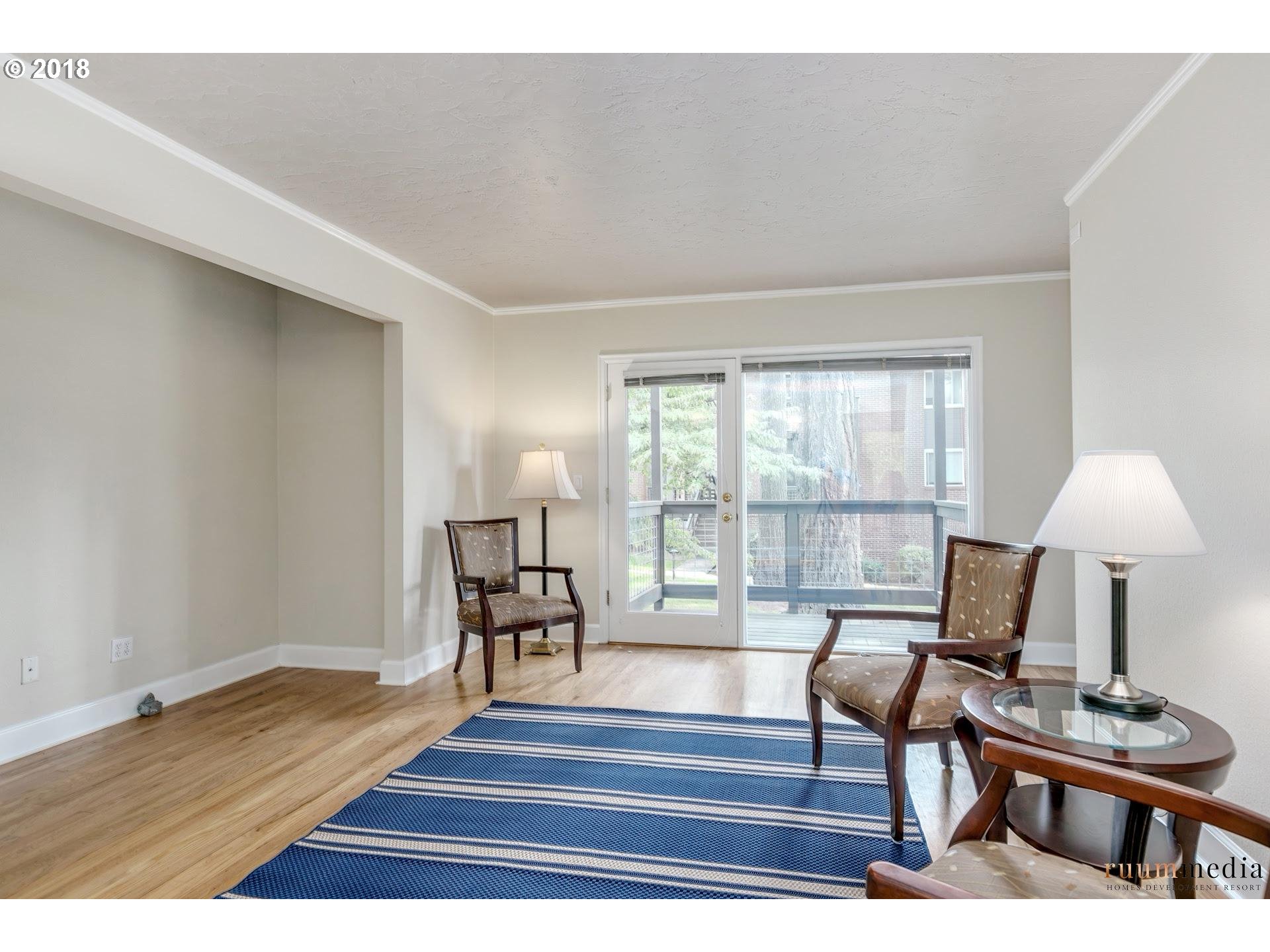 204 Ridgeway Road, Unit 204 Lake Oswego, OR 97034 - Photo 3 of 31 Gallery Image 3
