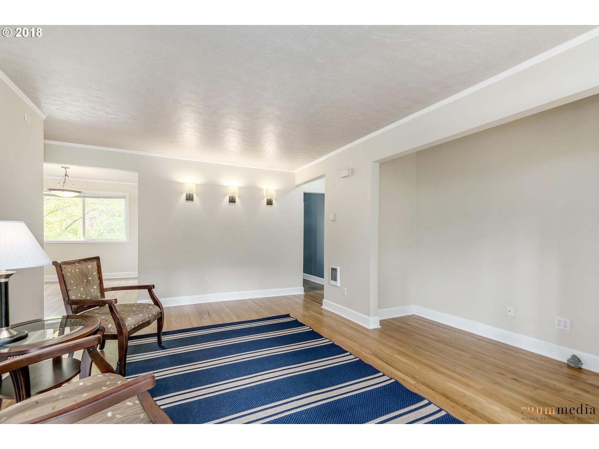 204 Ridgeway Road, Unit 204 Lake Oswego, OR 97034 - Photo 5 of 31 Gallery Image 5