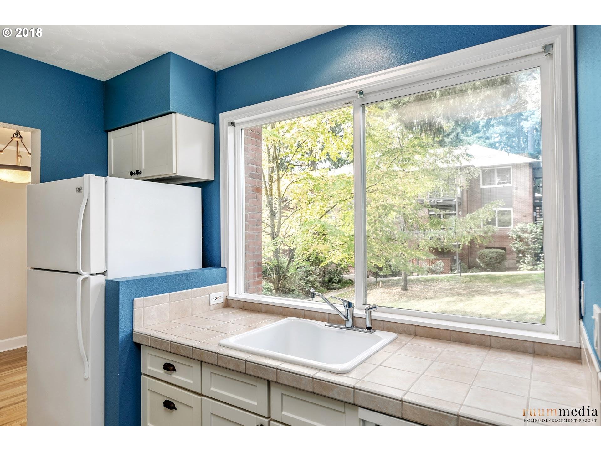 204 Ridgeway Road, Unit 204 Lake Oswego, OR 97034 - Photo 7 of 31 Gallery Image 7