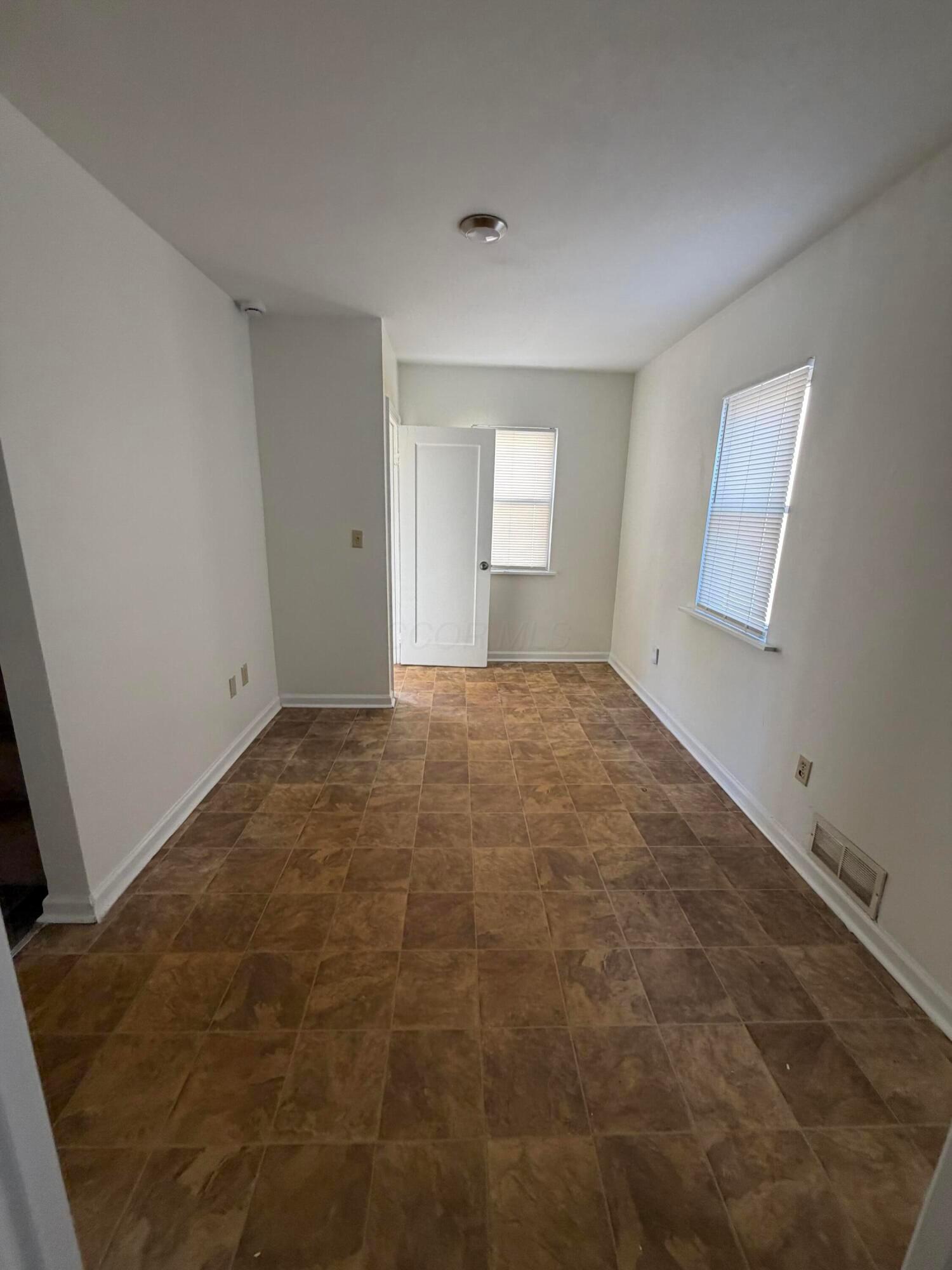 826 South Yearling Road Columbus, OH 43213 - Photo 7 of 18 IMG_6153