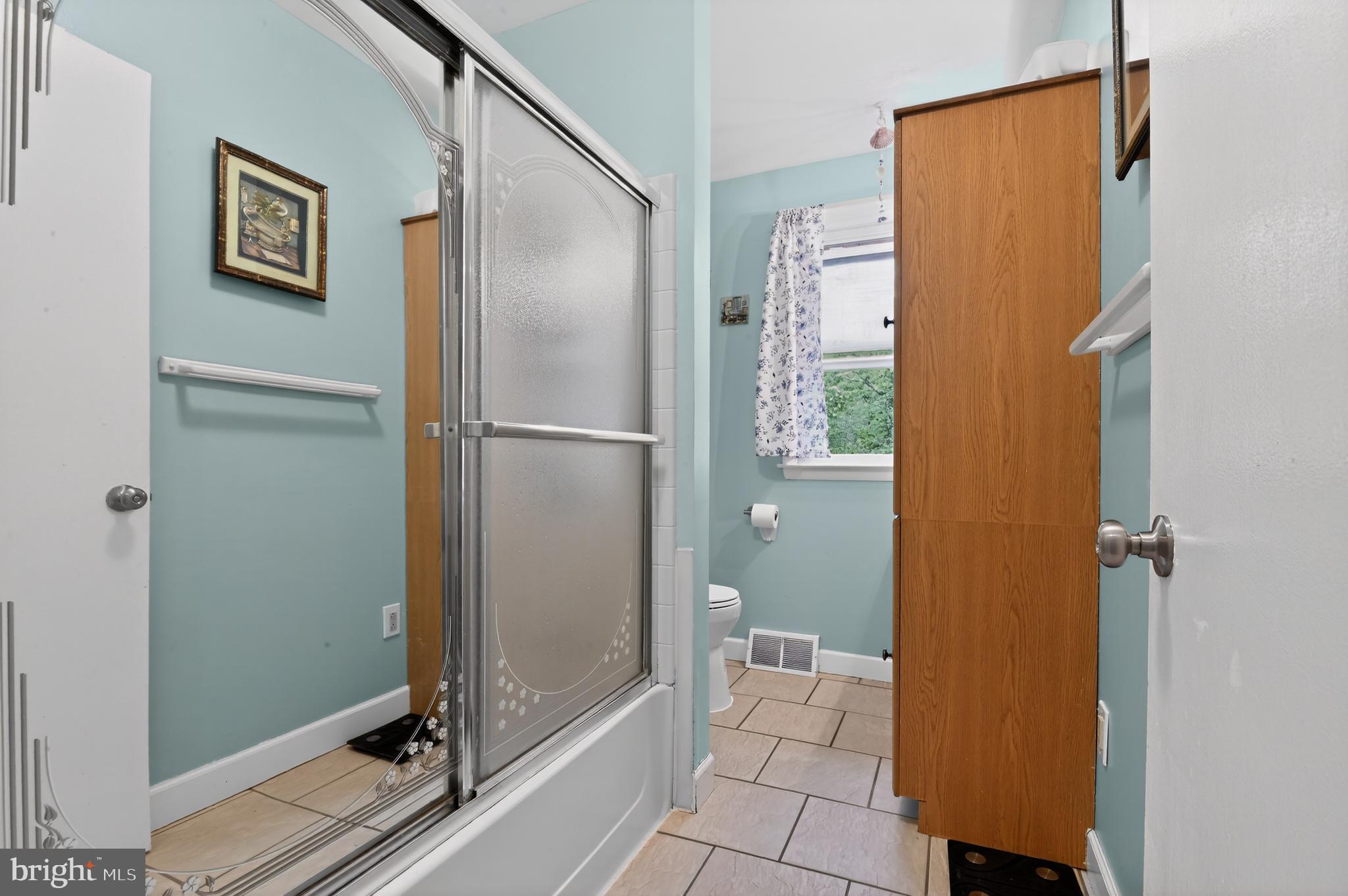712 Tuckahoe Road Vineland, NJ 08360 - Photo 18 of 33 Full Bathroom