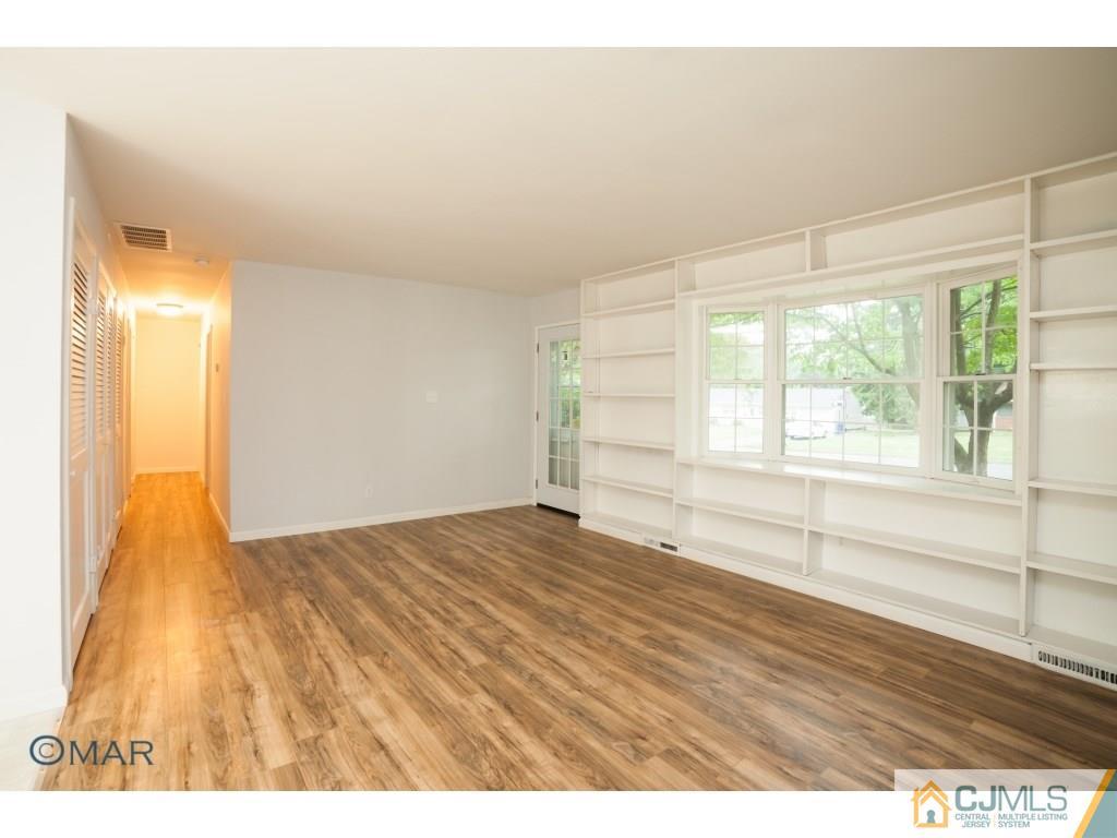 172 Kendall Road Kendall Park, NJ 08824 - Photo 14 of 25 Gallery Image 14