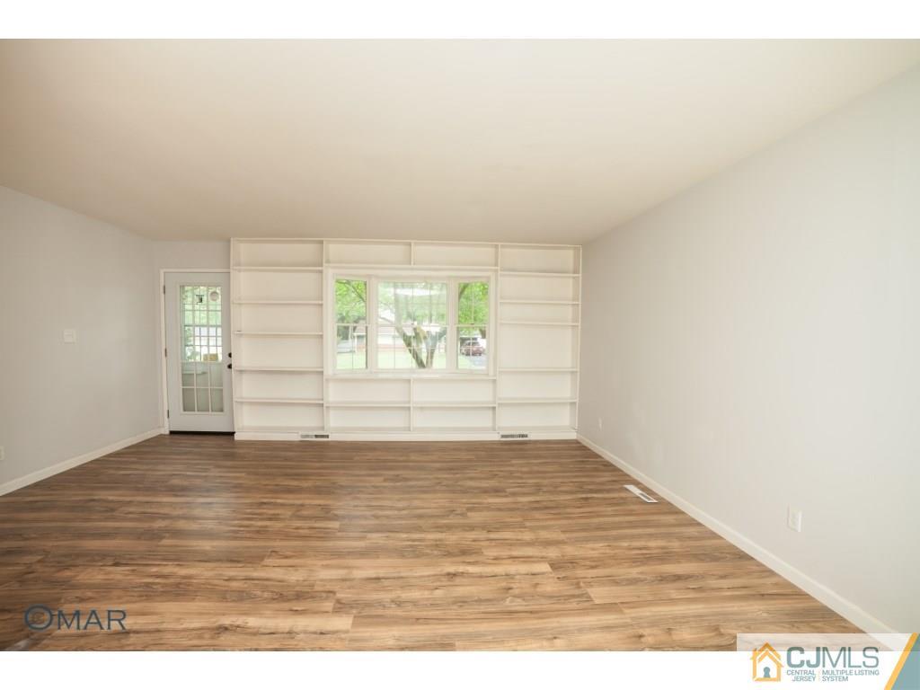 172 Kendall Road Kendall Park, NJ 08824 - Photo 15 of 25 Gallery Image 15