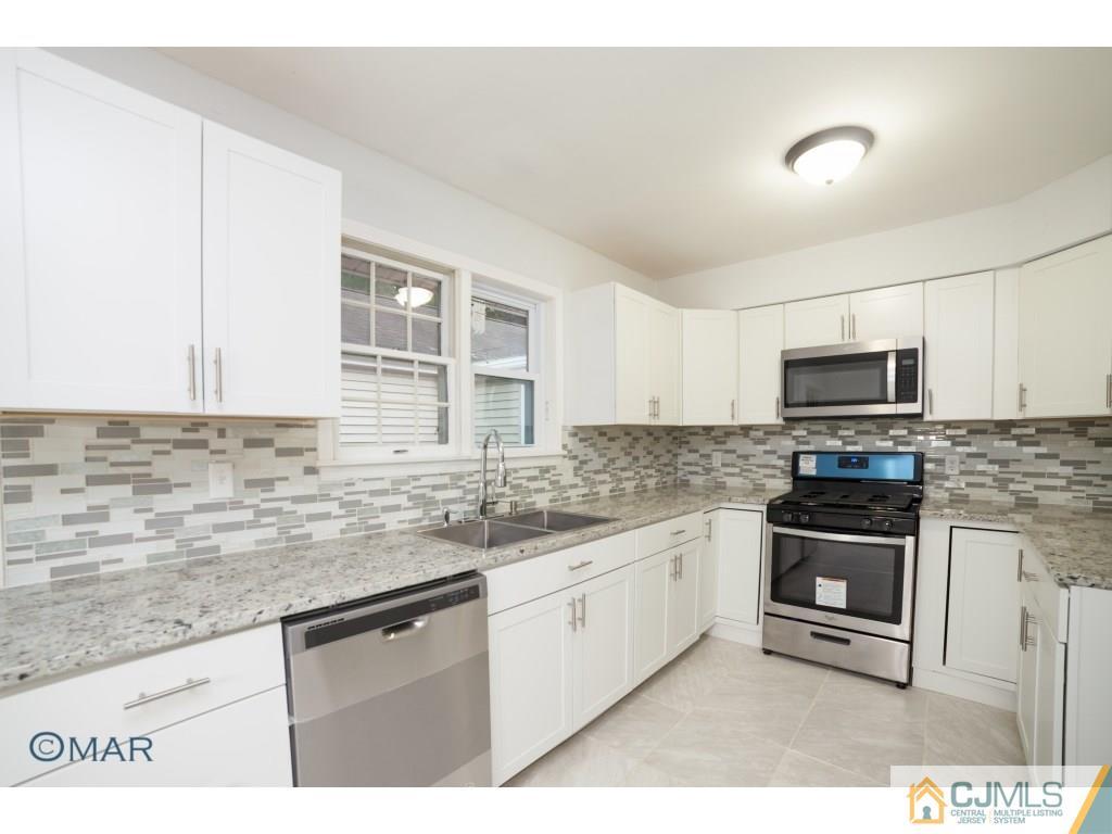 172 Kendall Road Kendall Park, NJ 08824 - Photo 3 of 25 Gallery Image 3