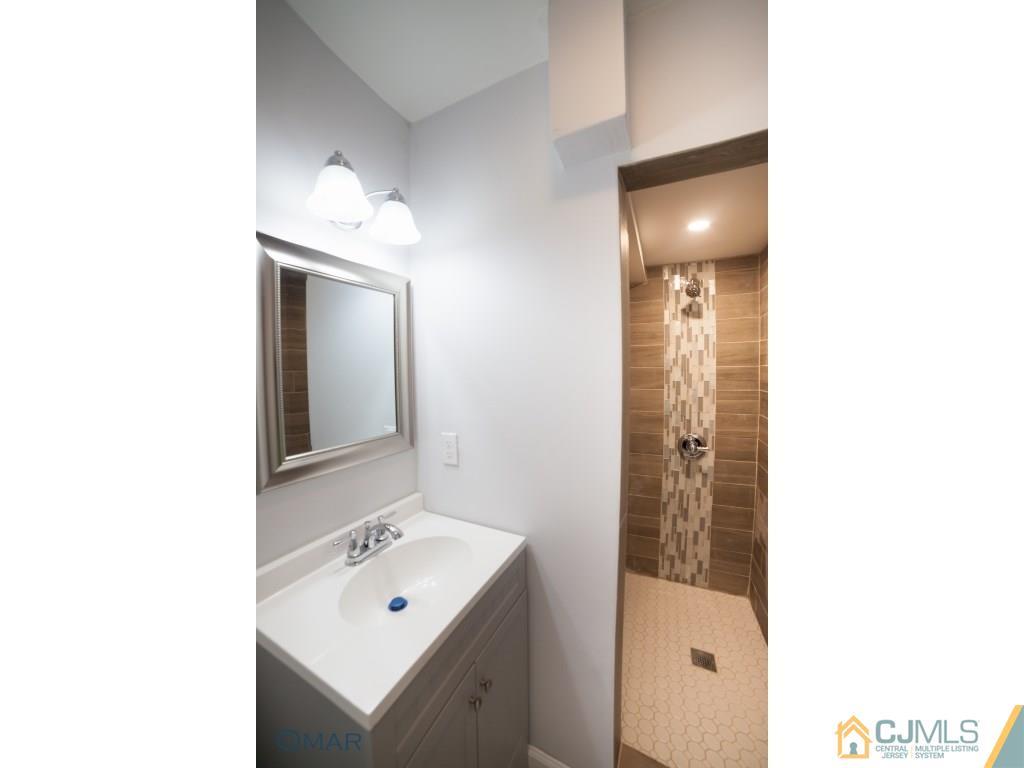 172 Kendall Road Kendall Park, NJ 08824 - Photo 5 of 25 Gallery Image 5