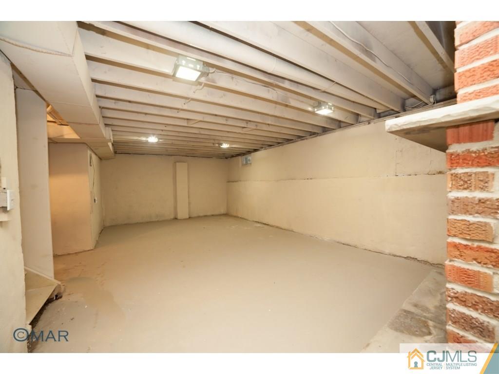 172 Kendall Road Kendall Park, NJ 08824 - Photo 9 of 25 Gallery Image 9