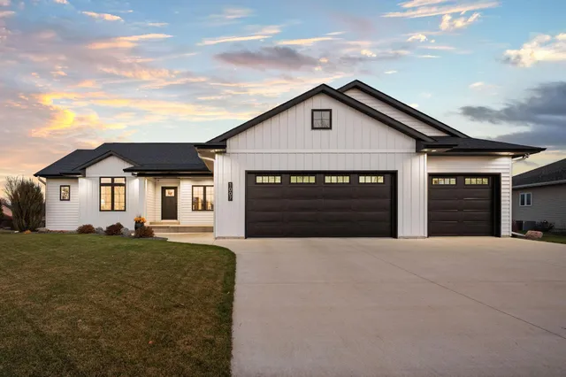 $774,900 | 1007 28th Street Southwest, Austin, MN 55912