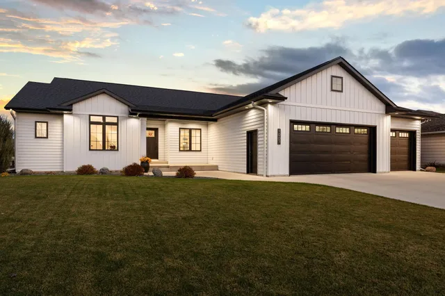 $774,900 | 1007 28th Street Southwest, Austin, MN 55912