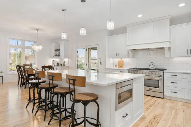 $774,900 | 1007 28th Street Southwest, Austin, MN 55912