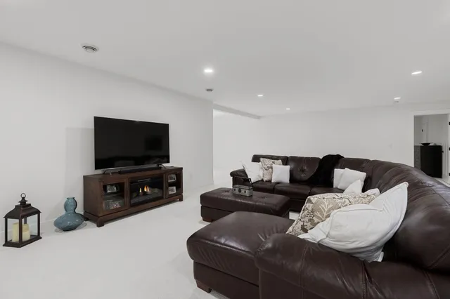 $774,900 | 1007 28th Street Southwest, Austin, MN 55912