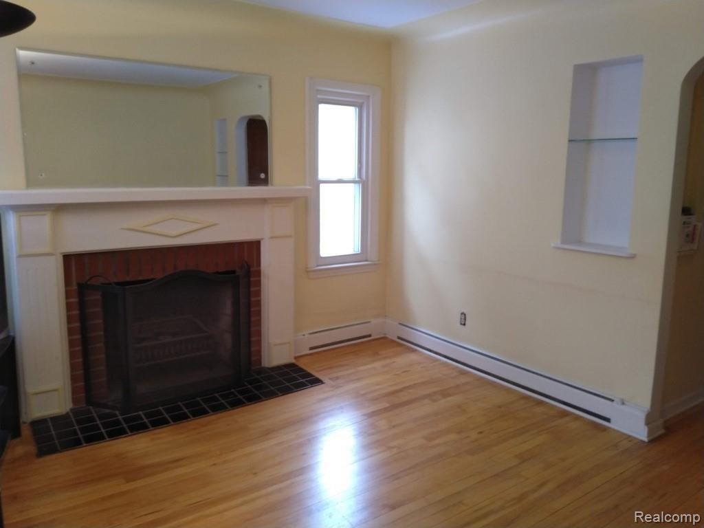 8327 Harding Center Line, MI 48015 - Photo 5 of 38