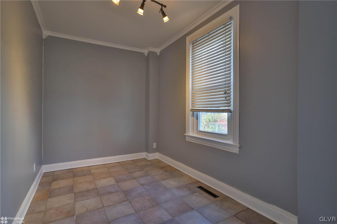 623 Spring Street Bethlehem, PA 18018 - Photo 8 of 18