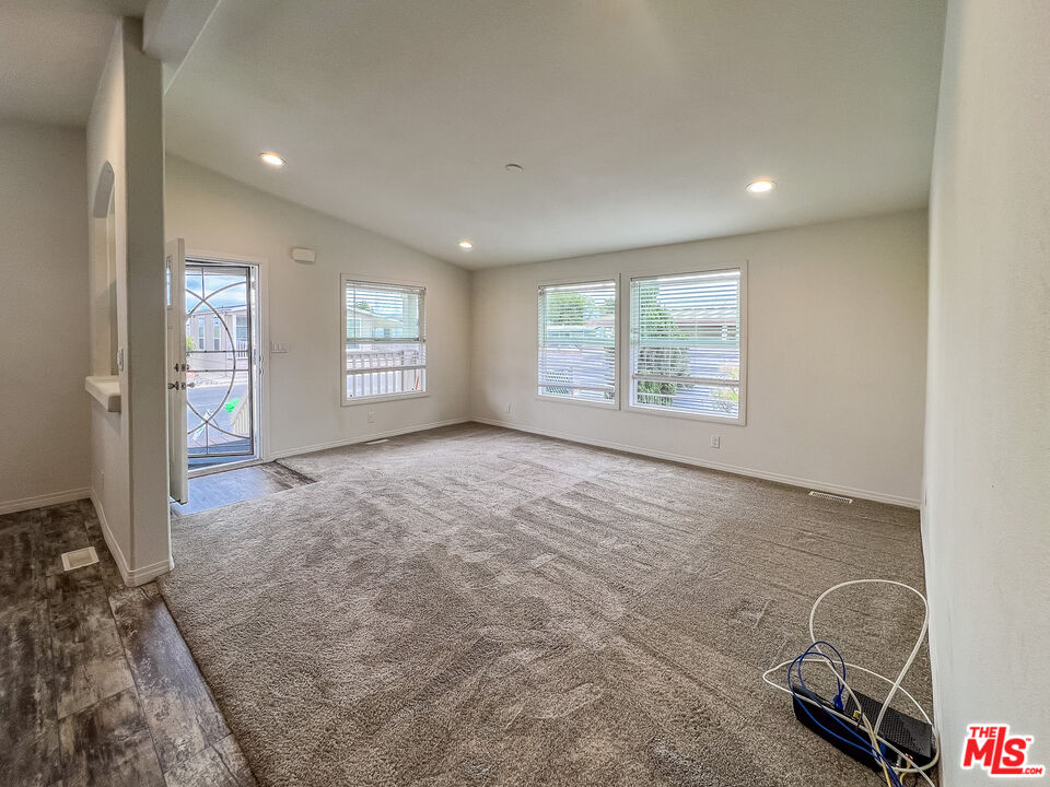 4010 Saviers Road, Unit 175 Oxnard, CA 93033 - Photo 3 of 16 Gallery Image 3