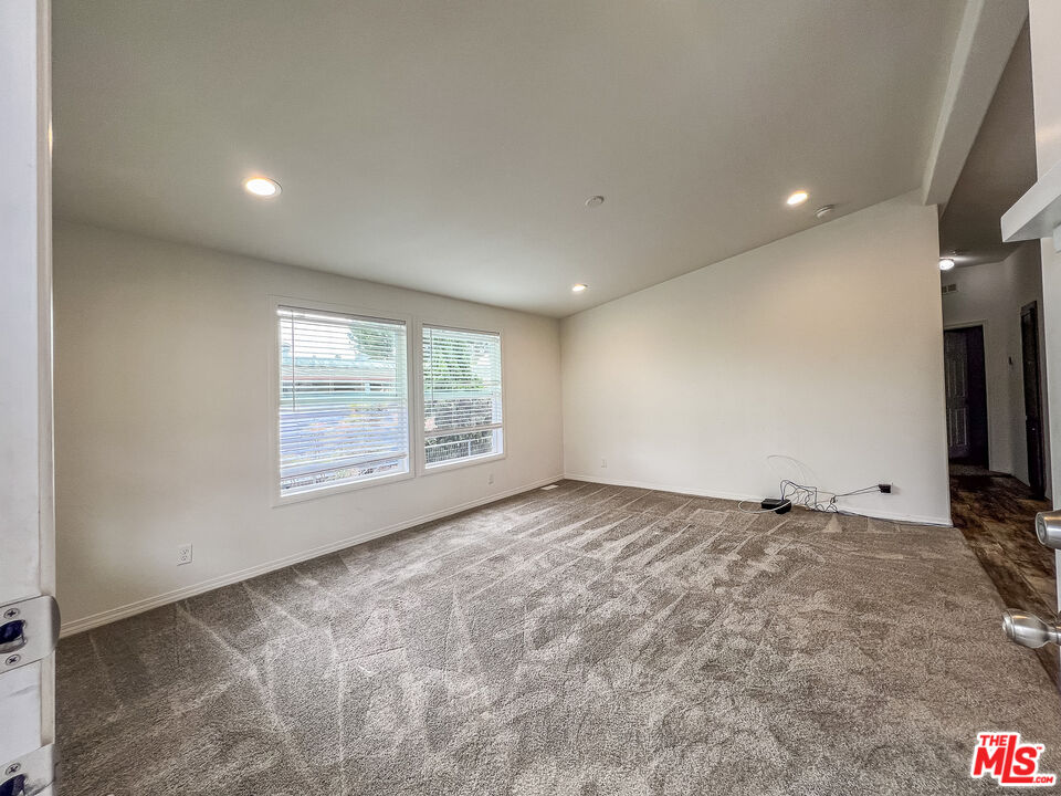 4010 Saviers Road, Unit 175 Oxnard, CA 93033 - Photo 4 of 16 Gallery Image 4