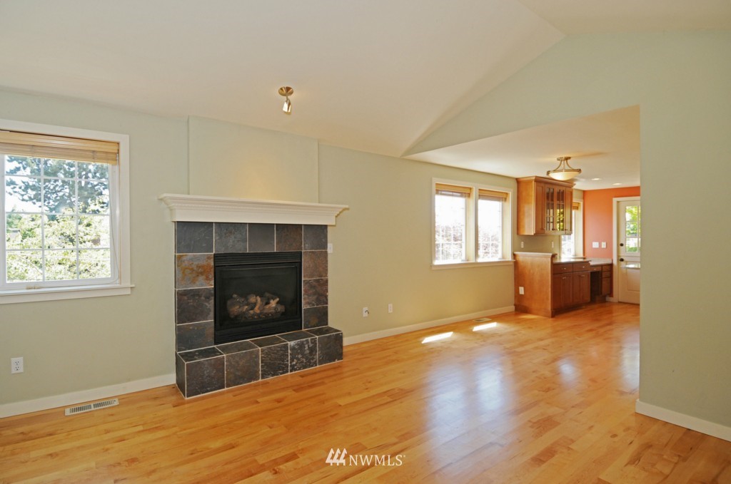 363 North 76th Street Seattle, WA 98103 - Photo 8 of 23 Gallery Image 8